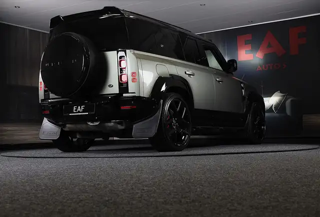 Land Rover Defender view 5