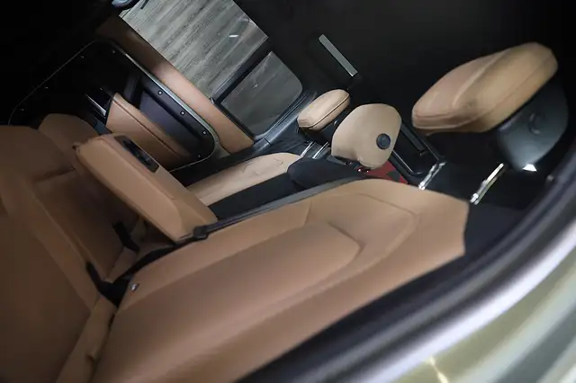 Land Rover Defender view 20