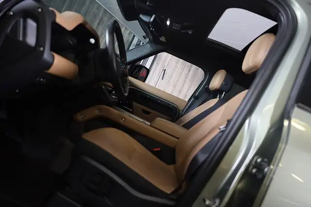 Land Rover Defender view 11