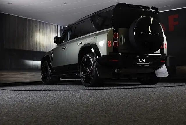 Land Rover Defender view 3
