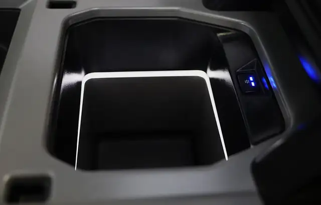 Land Rover Defender view 14