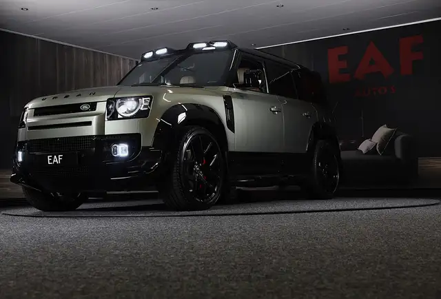 Land Rover Defender view 4