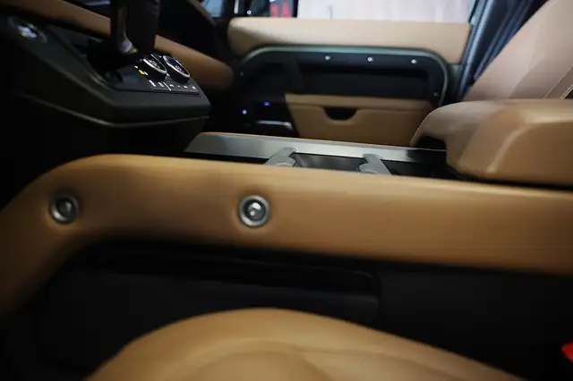 Land Rover Defender view 27