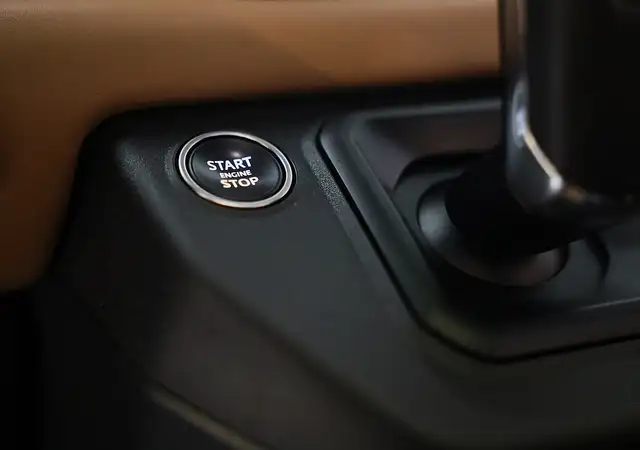 Land Rover Defender view 18