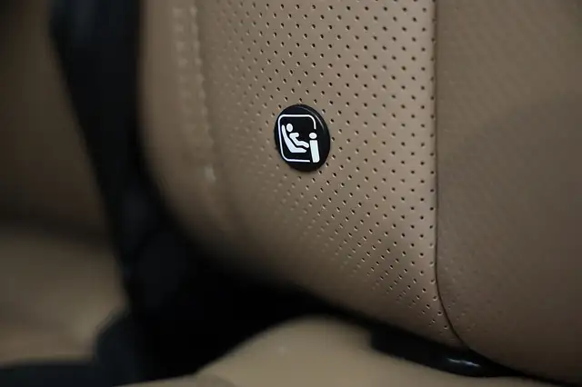 Land Rover Defender view 22