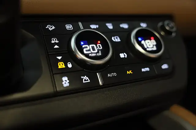 Land Rover Defender view 12