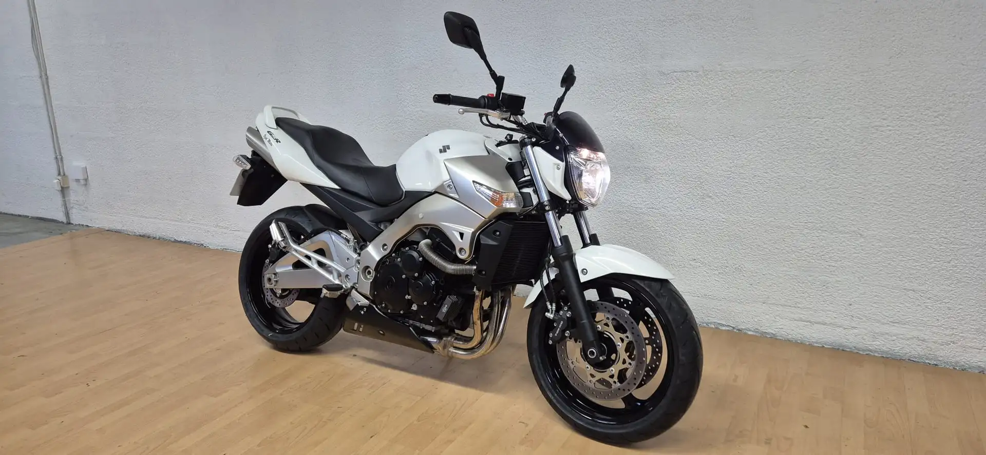Suzuki GSR 600 Blanc - 1