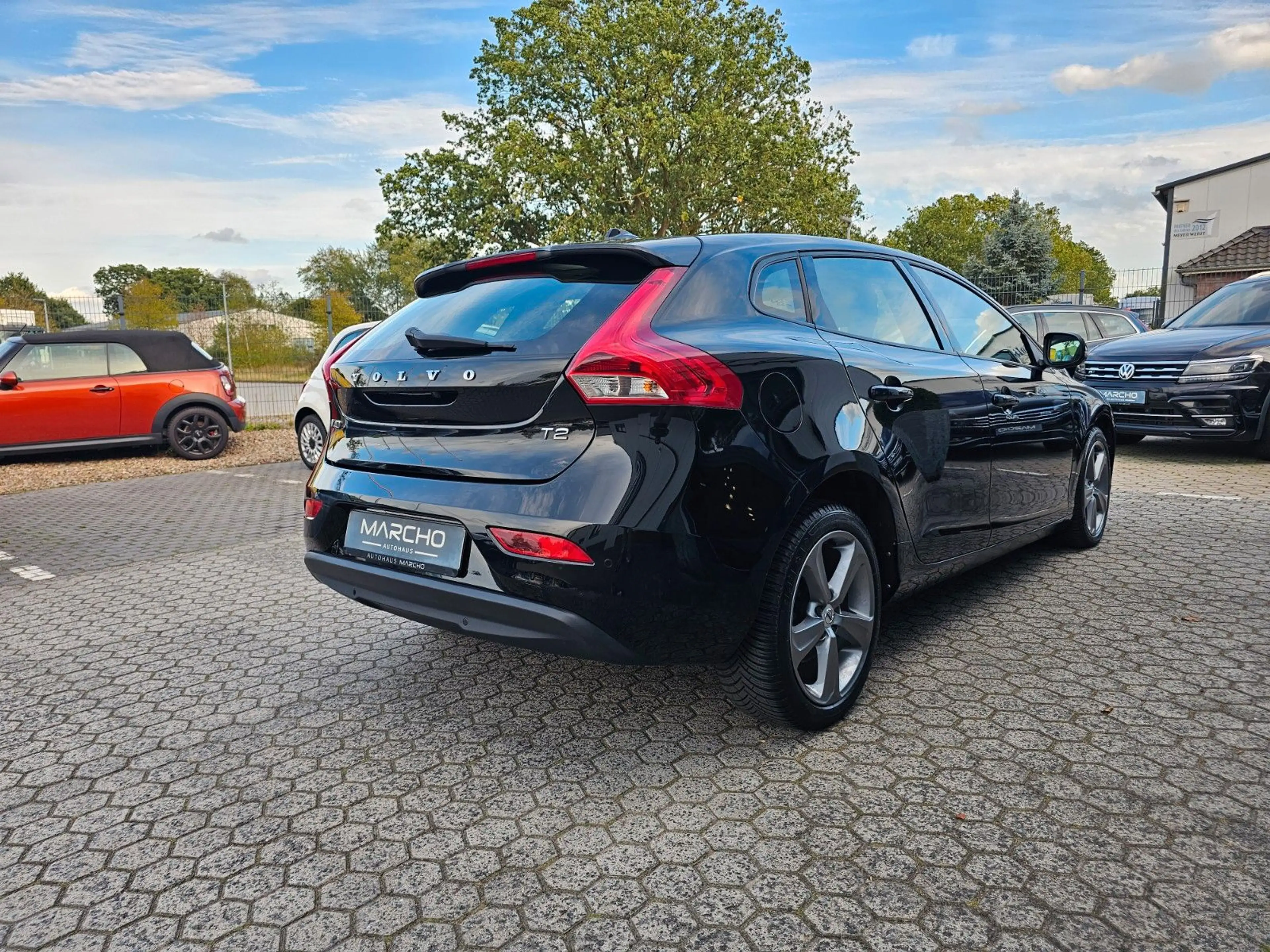 Volvo V40 Momentum*Navi*Leder*Xenon*LED-Scheinwerfer** — photo 7