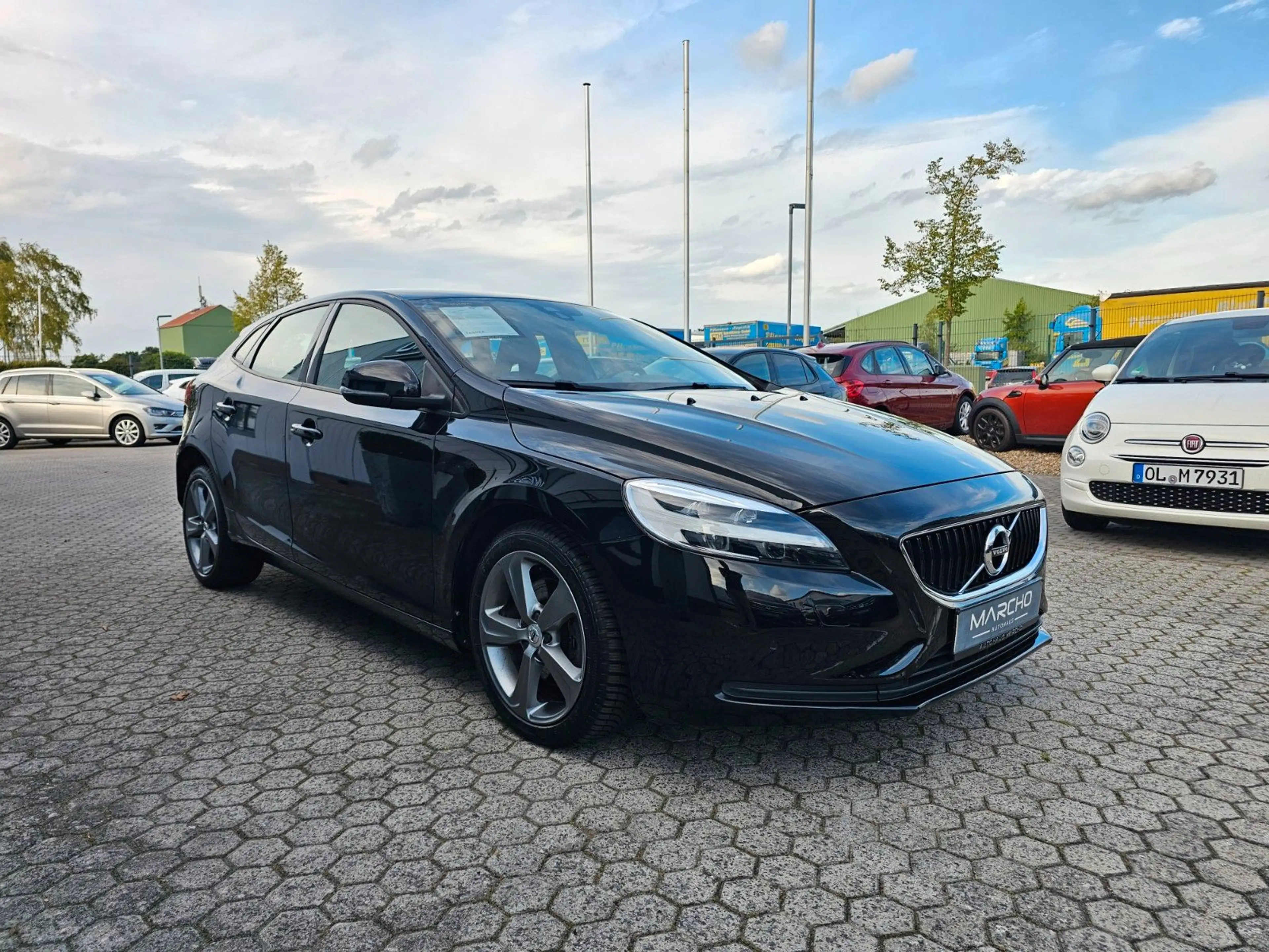 Volvo V40 Momentum*Navi*Leder*Xenon*LED-Scheinwerfer** — photo 5
