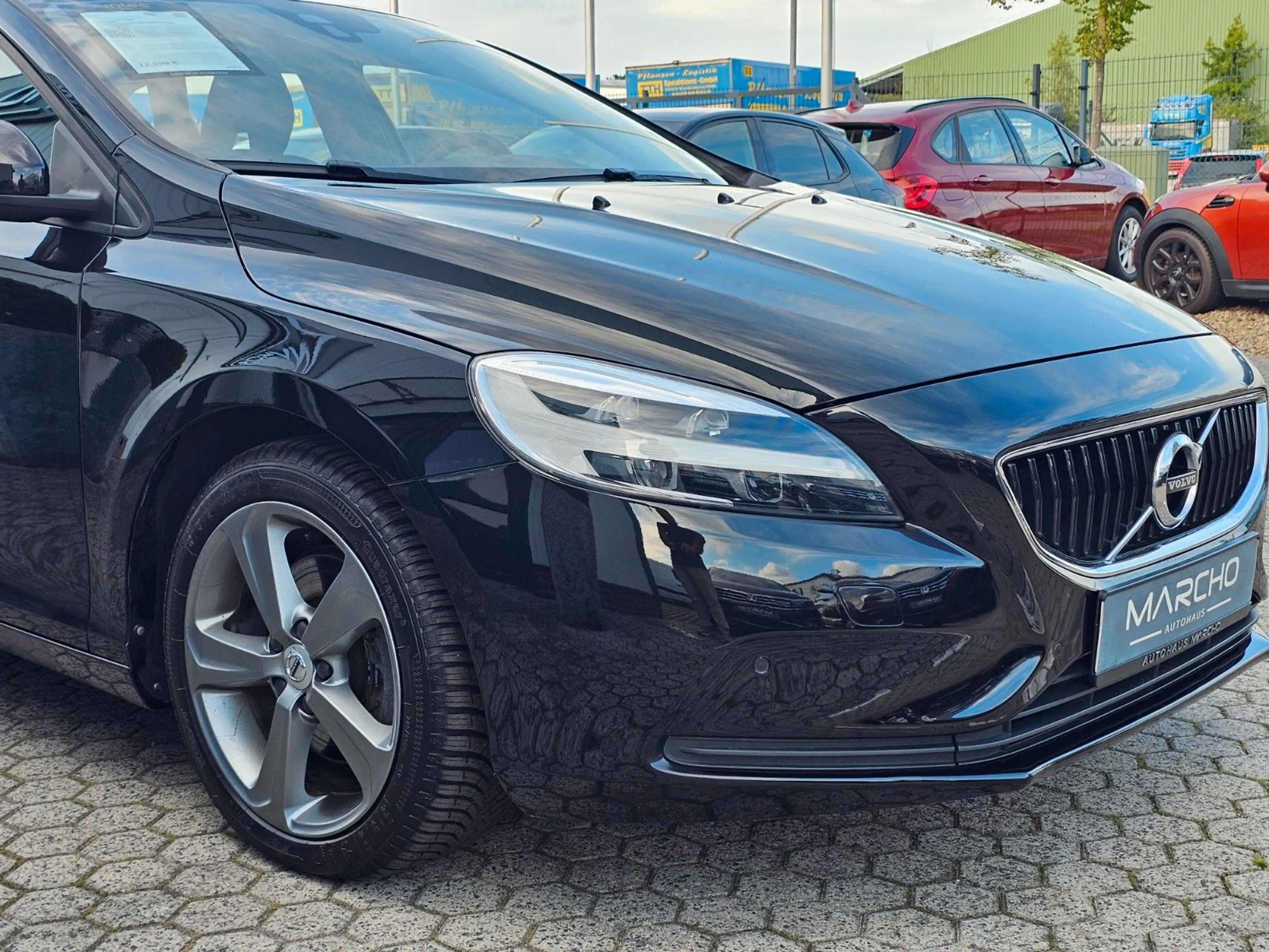 Volvo V40 Momentum*Navi*Leder*Xenon*LED-Scheinwerfer** — photo 6