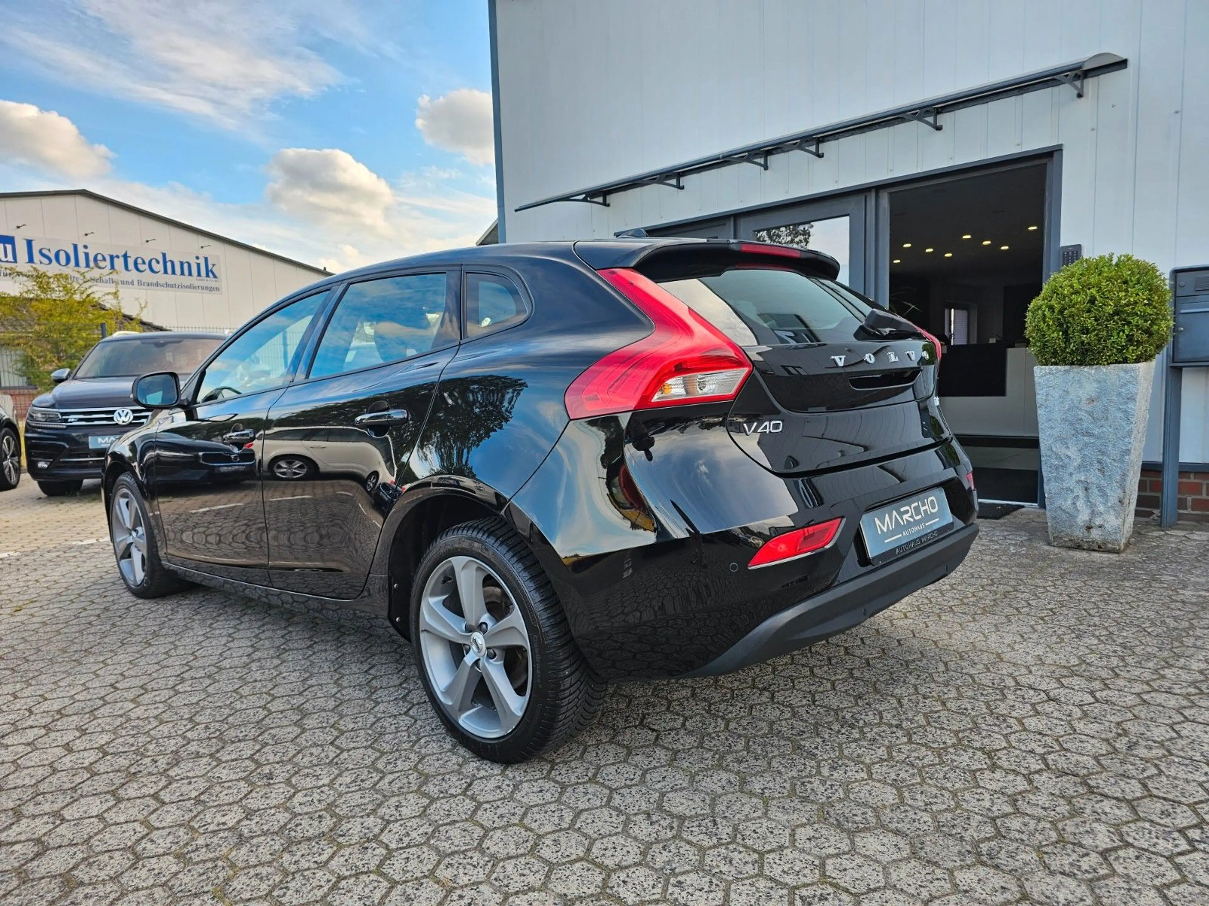 Volvo V40 Momentum*Navi*Leder*Xenon*LED-Scheinwerfer** — photo 3