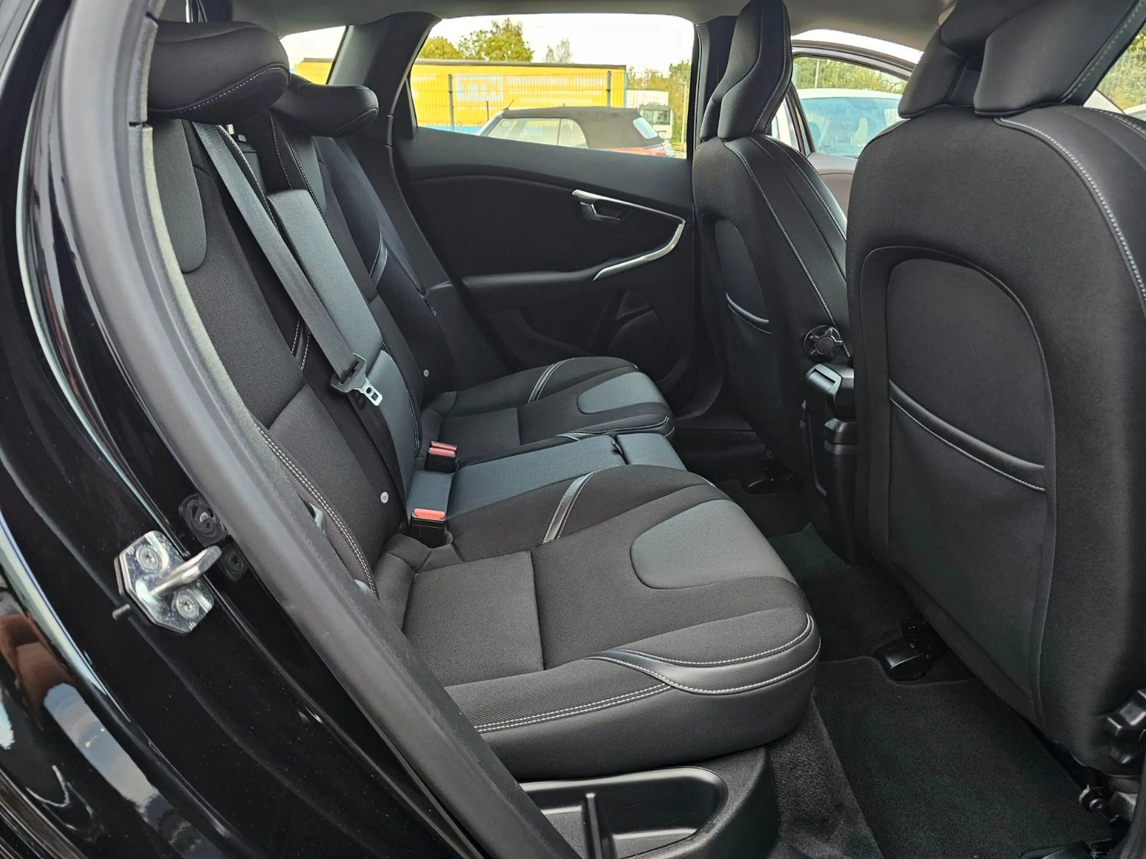 Volvo V40 Momentum*Navi*Leder*Xenon*LED-Scheinwerfer** — photo 14