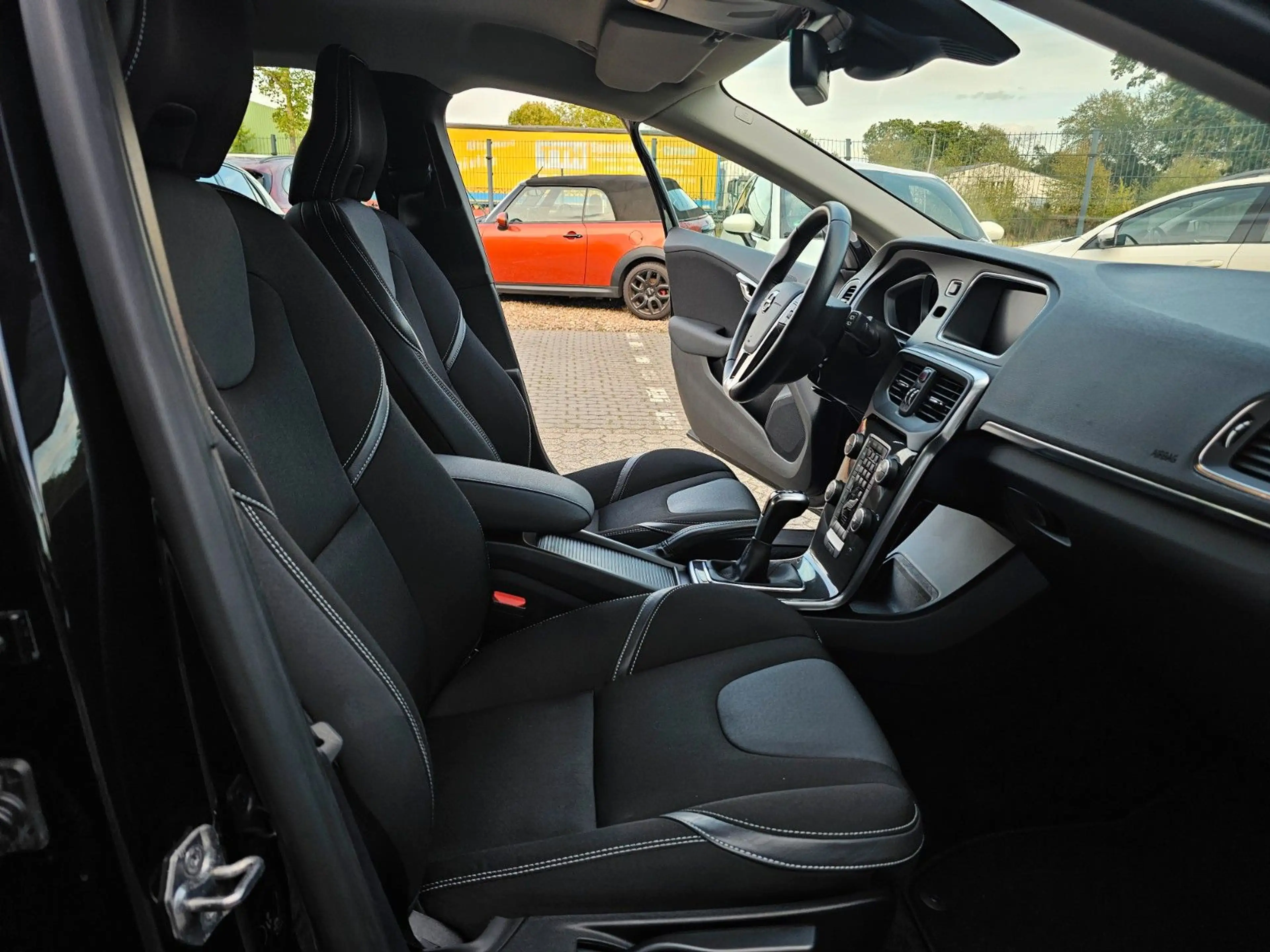 Volvo V40 Momentum*Navi*Leder*Xenon*LED-Scheinwerfer** — photo 15