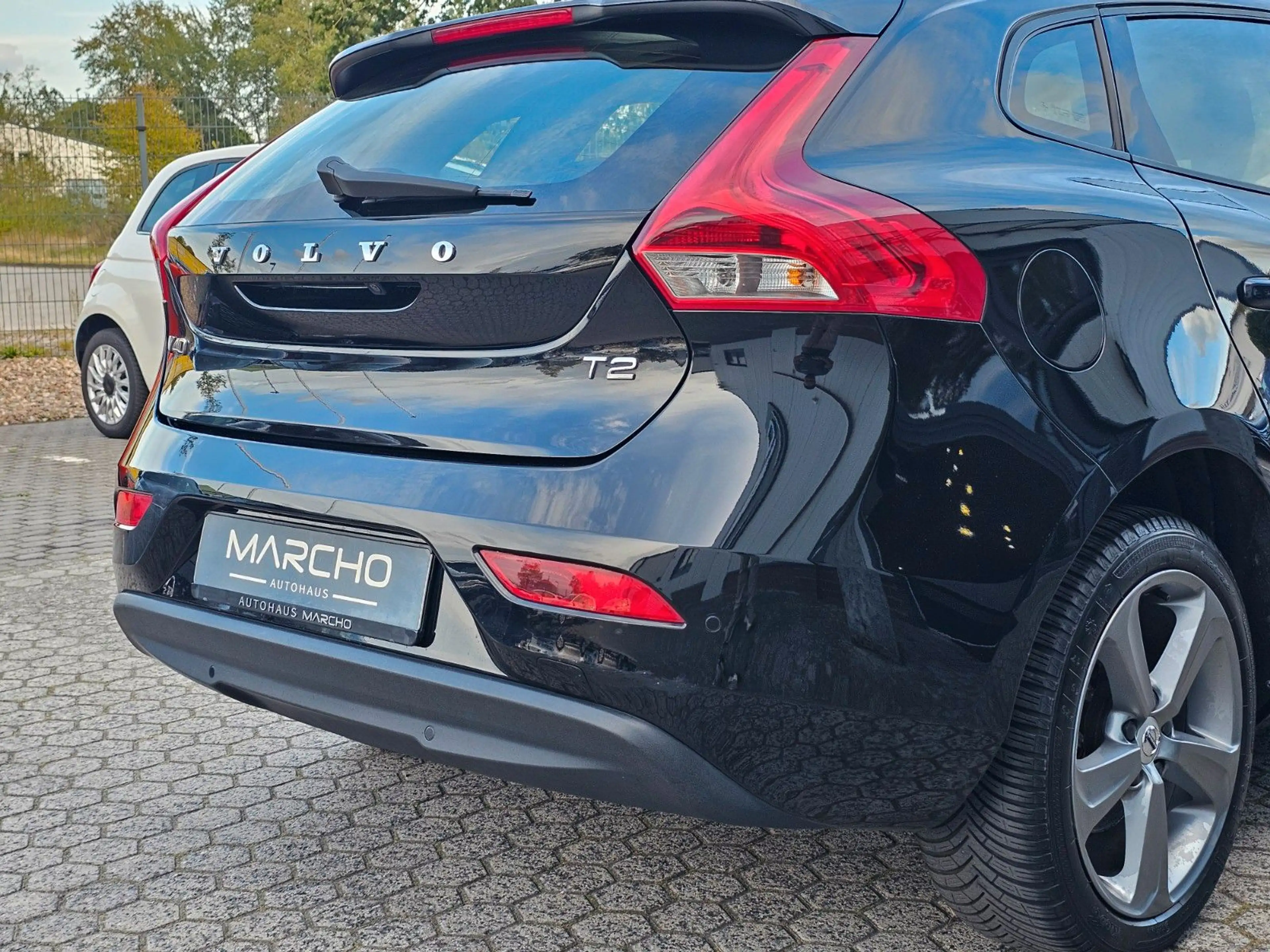 Volvo V40 Momentum*Navi*Leder*Xenon*LED-Scheinwerfer** — photo 8
