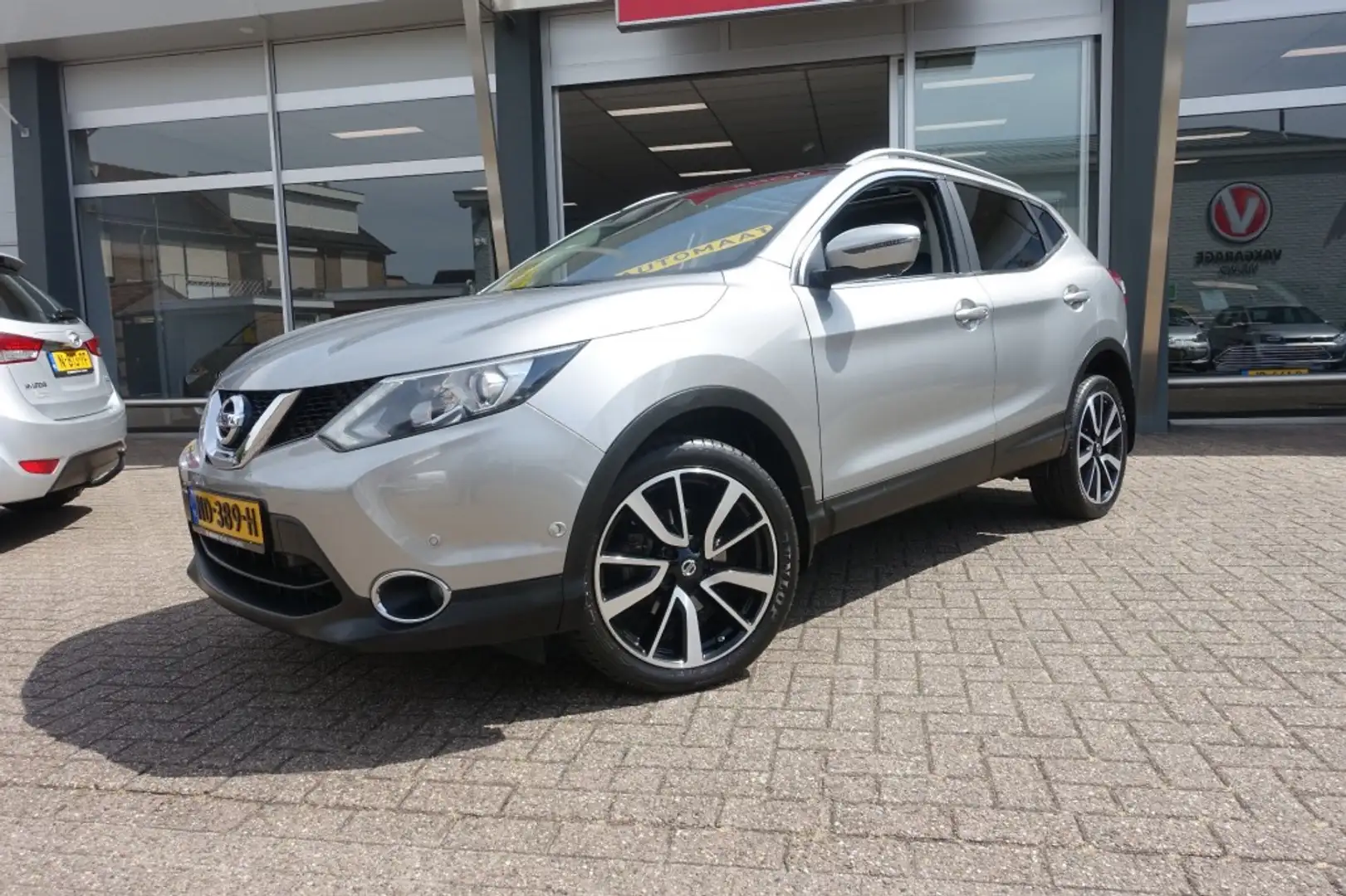 Nissan Qashqai 1.2 TEKNA AUTOMAAT Trekhaak  100%NL (All-in prijs) Gris - 2