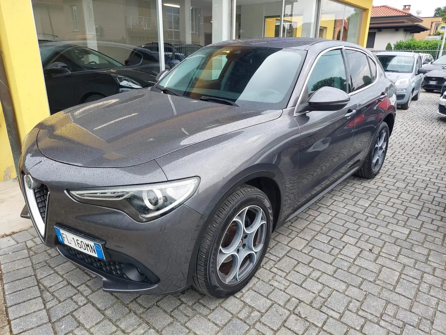 Alfa Romeo Stelvio 2.2 Turbodiesel 210 CV AT8 Q4 Executive Grigio - 2