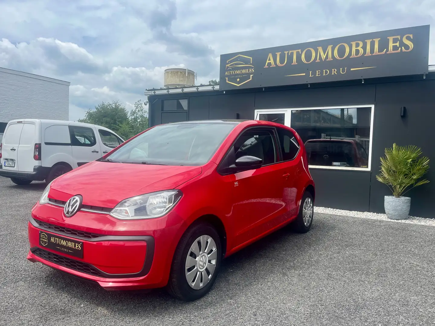 Volkswagen up! Up! 1.0i // Garantie 12 mois. Rot - 1