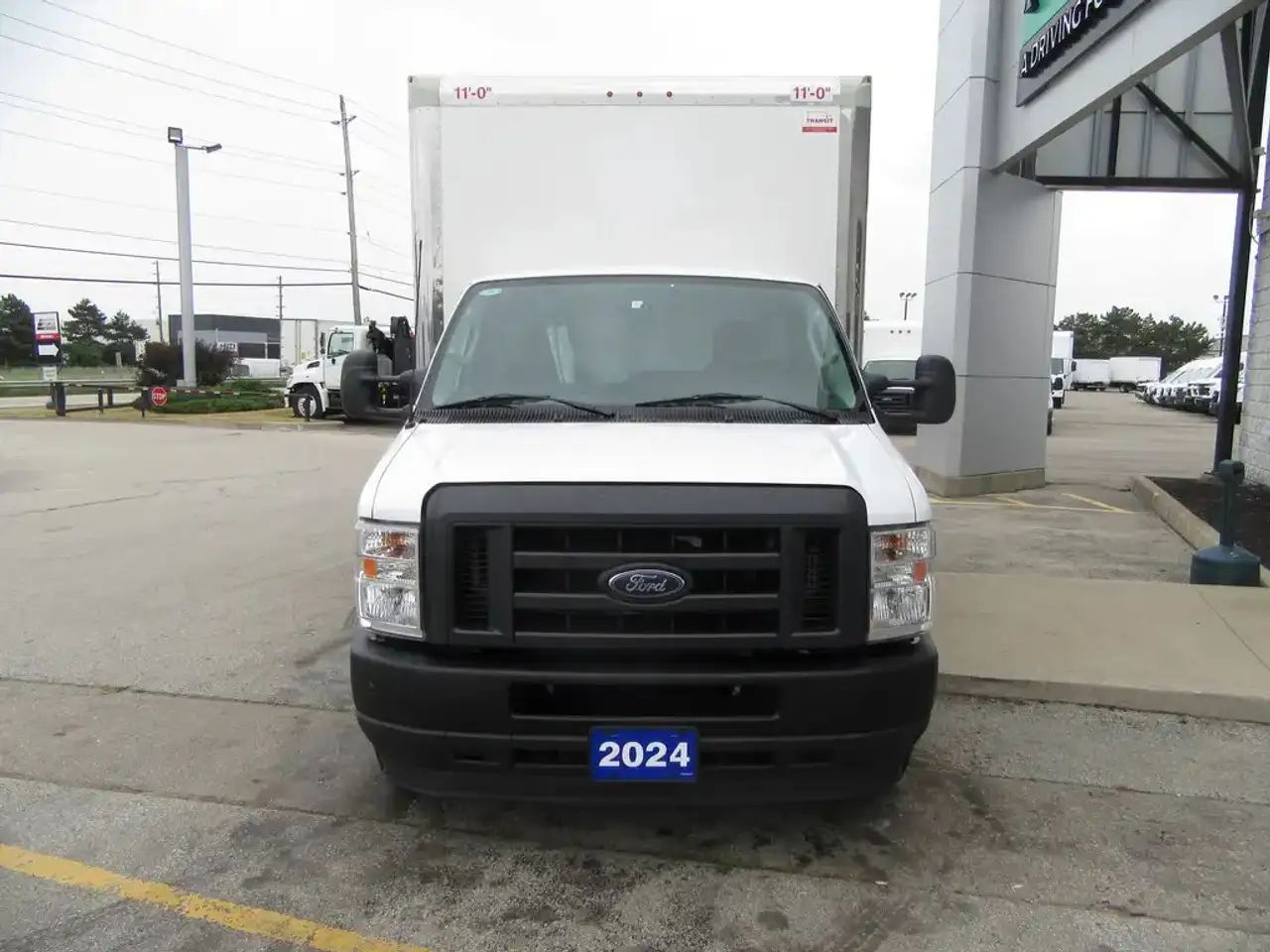 Ford E-450 снимка Ford E-450