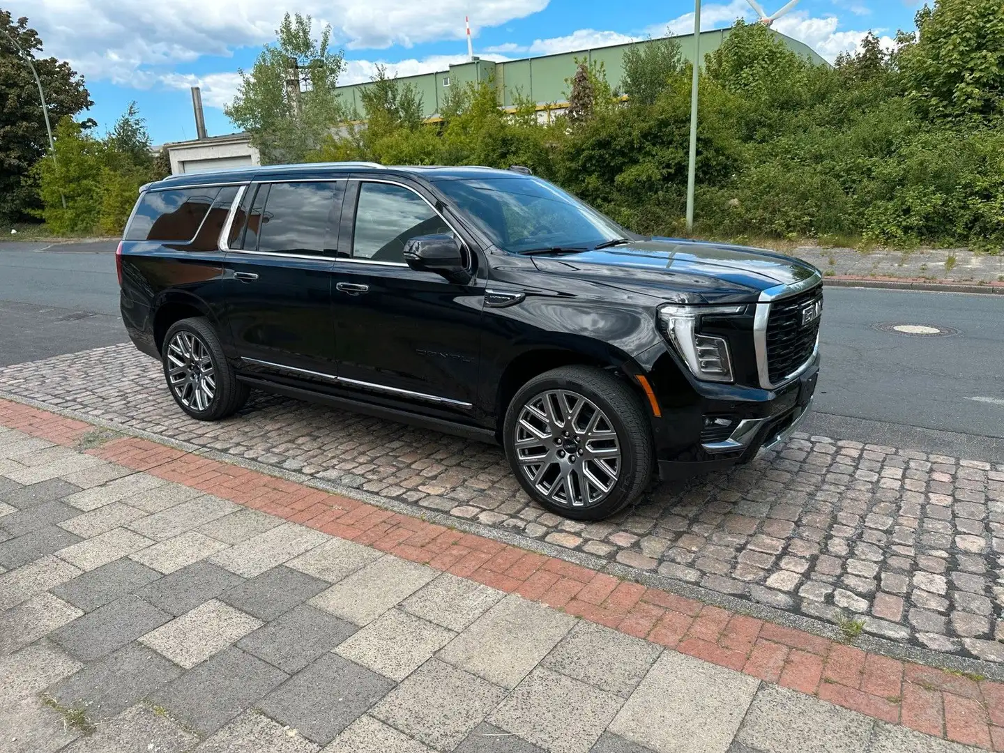 GMC Yukon DENALI XL ULTIMATE+NEW+420HP+FULLoptions Schwarz - 2