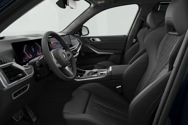 BMW X7 view 2