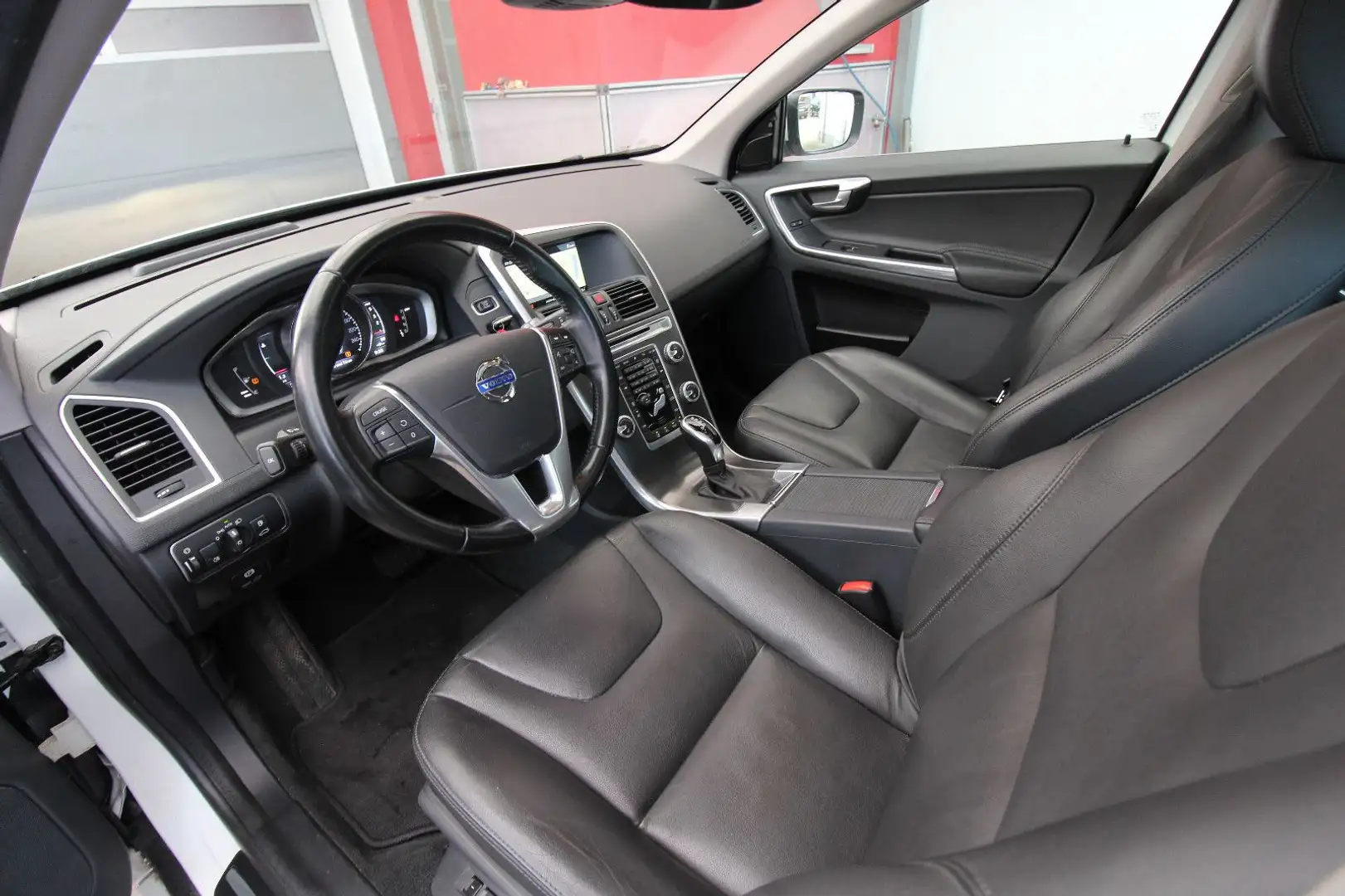 Volvo XC60 D4 Summum~Pano~AHK~BLIS~Spur~ Weiß - 2