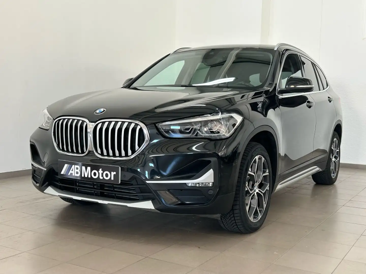 BMW X1 sDrive 18dA Noir - 1