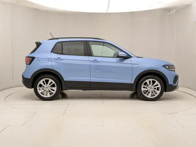 Volkswagen T-Cross view 3
