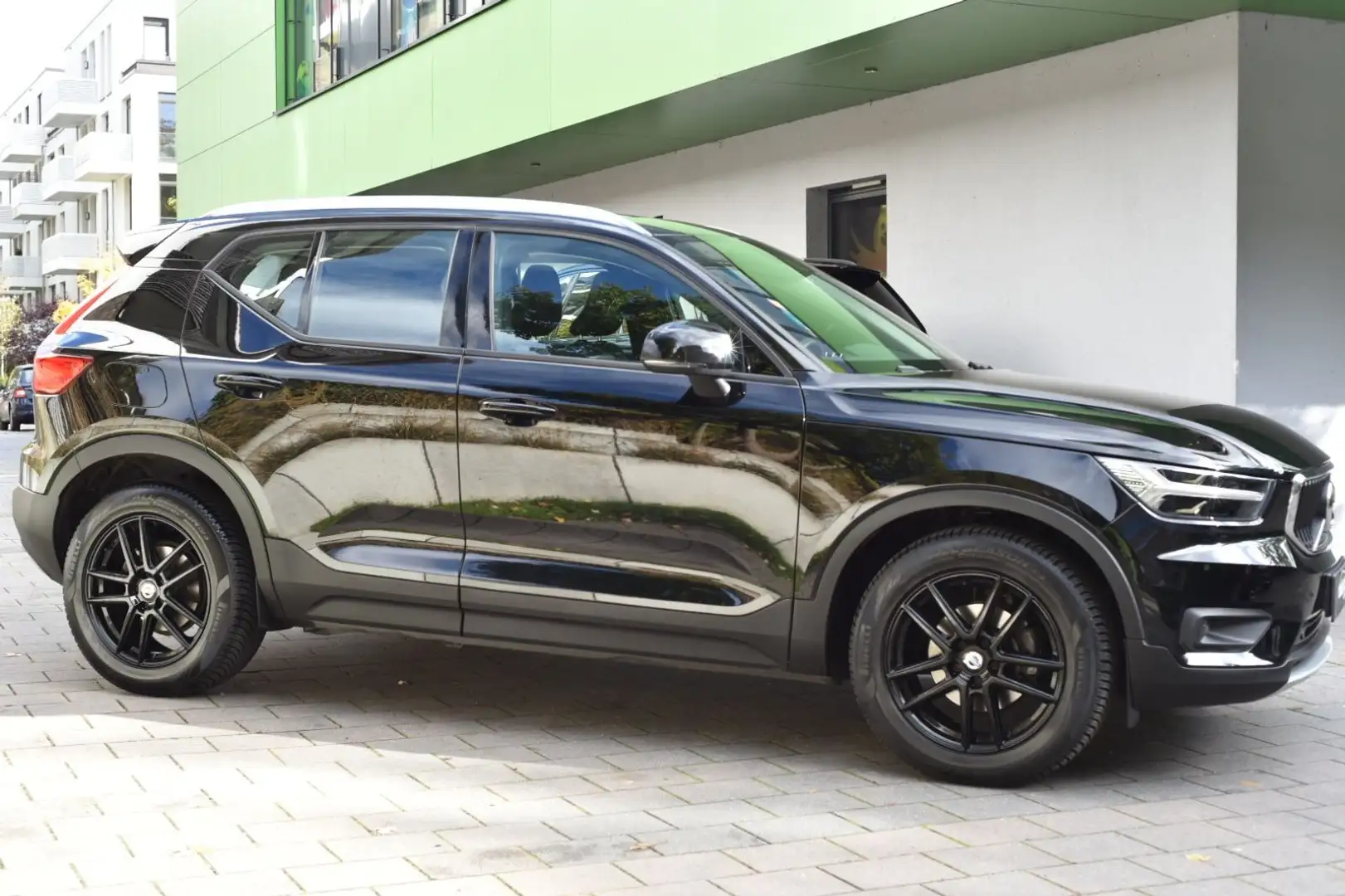 Volvo XC40 D3 Momentum PANO 360 KAMERA LEDER Schwarz - 2