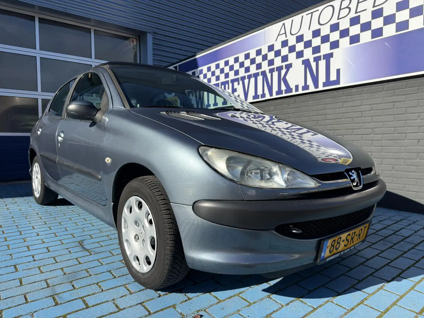 Peugeot 206 1.4 AUTOMAAT AIRCO ELEKT RAMEN PANO DAK JBL Grijs - 1