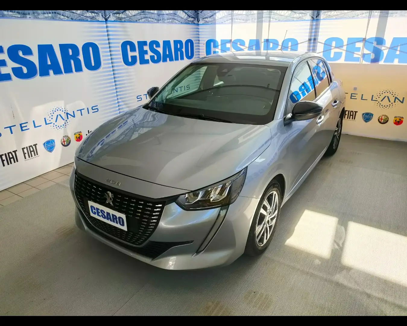 Peugeot 208 5 Porte 1.5 BlueHDi Allure Pack Grigio - 2