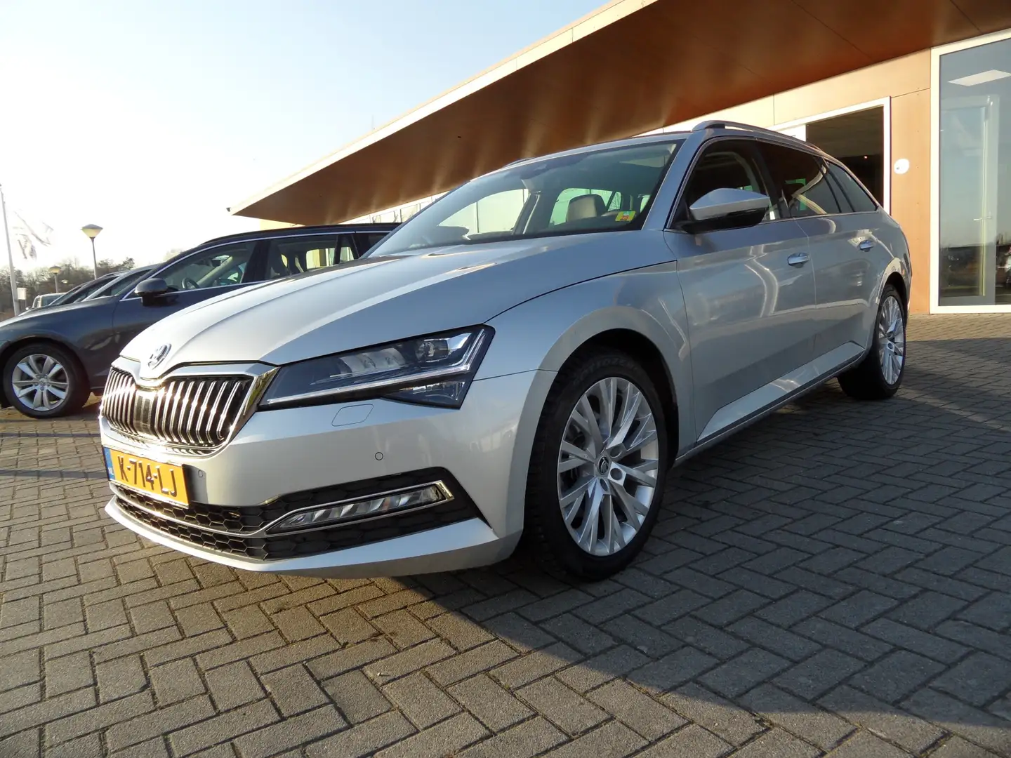 Skoda Superb Combi 1.5 TSI ACT Business Edition Automaat Grigio - 1