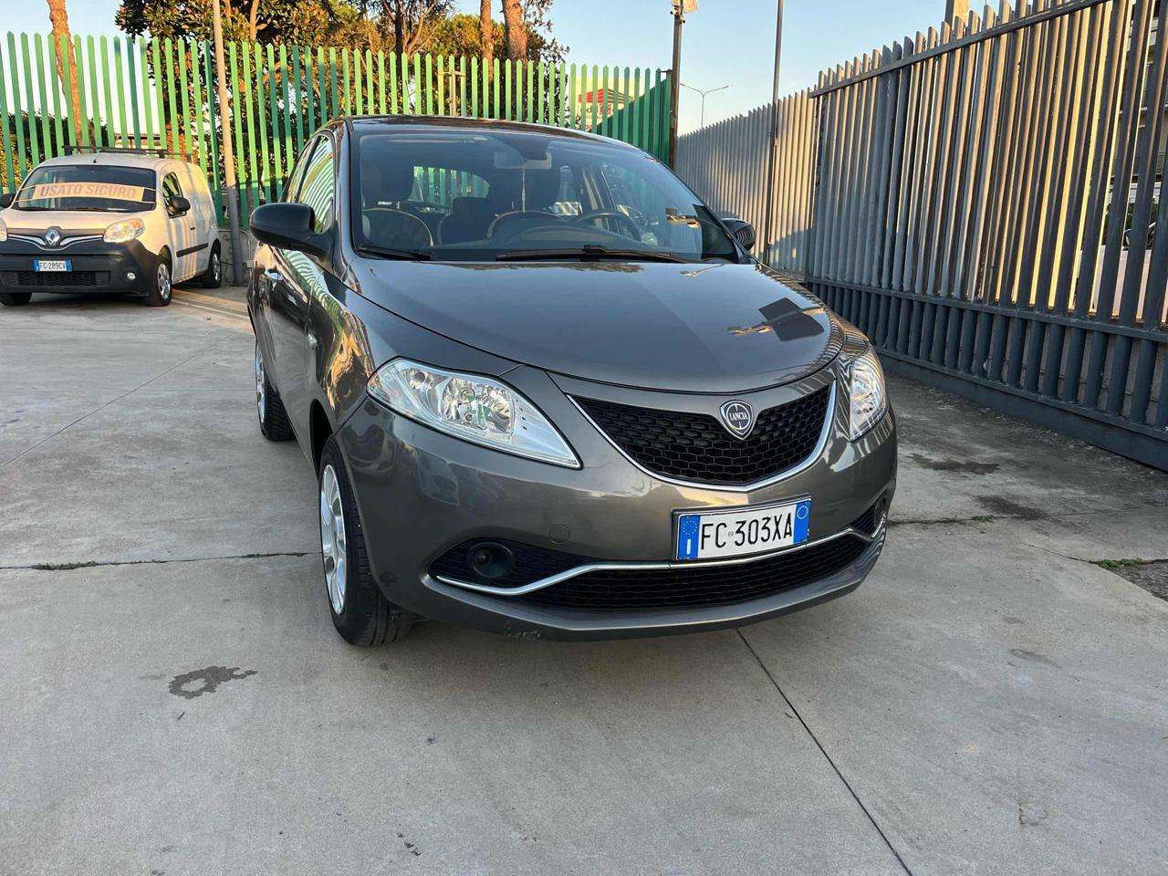 Lancia Ypsilon 0.9 TwinAir 85 CV 5 porte Metano Ecochic Platinum