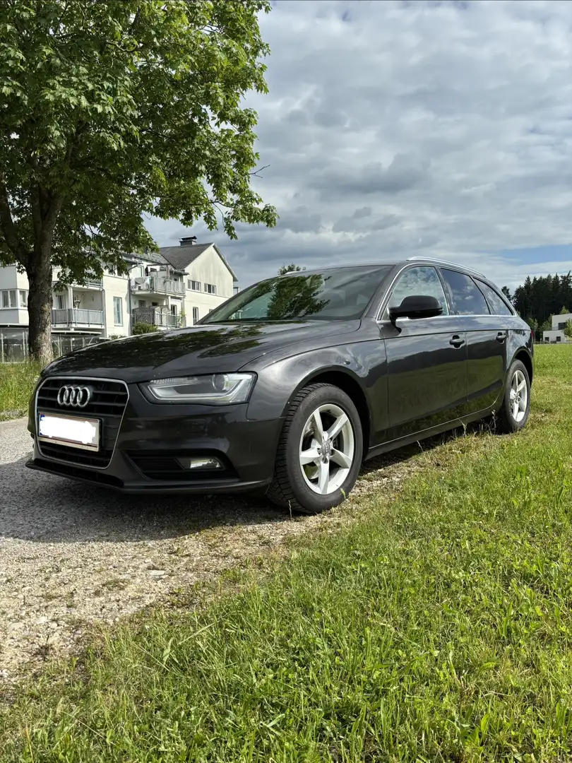 Audi A4 Neu: Pickerl 09/27, Audi A4 B8 Facelift 2012 143P - 1