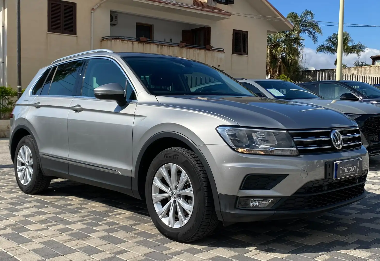 Volkswagen Tiguan Business 2.0 TDI 150CV DSG Argento - 1