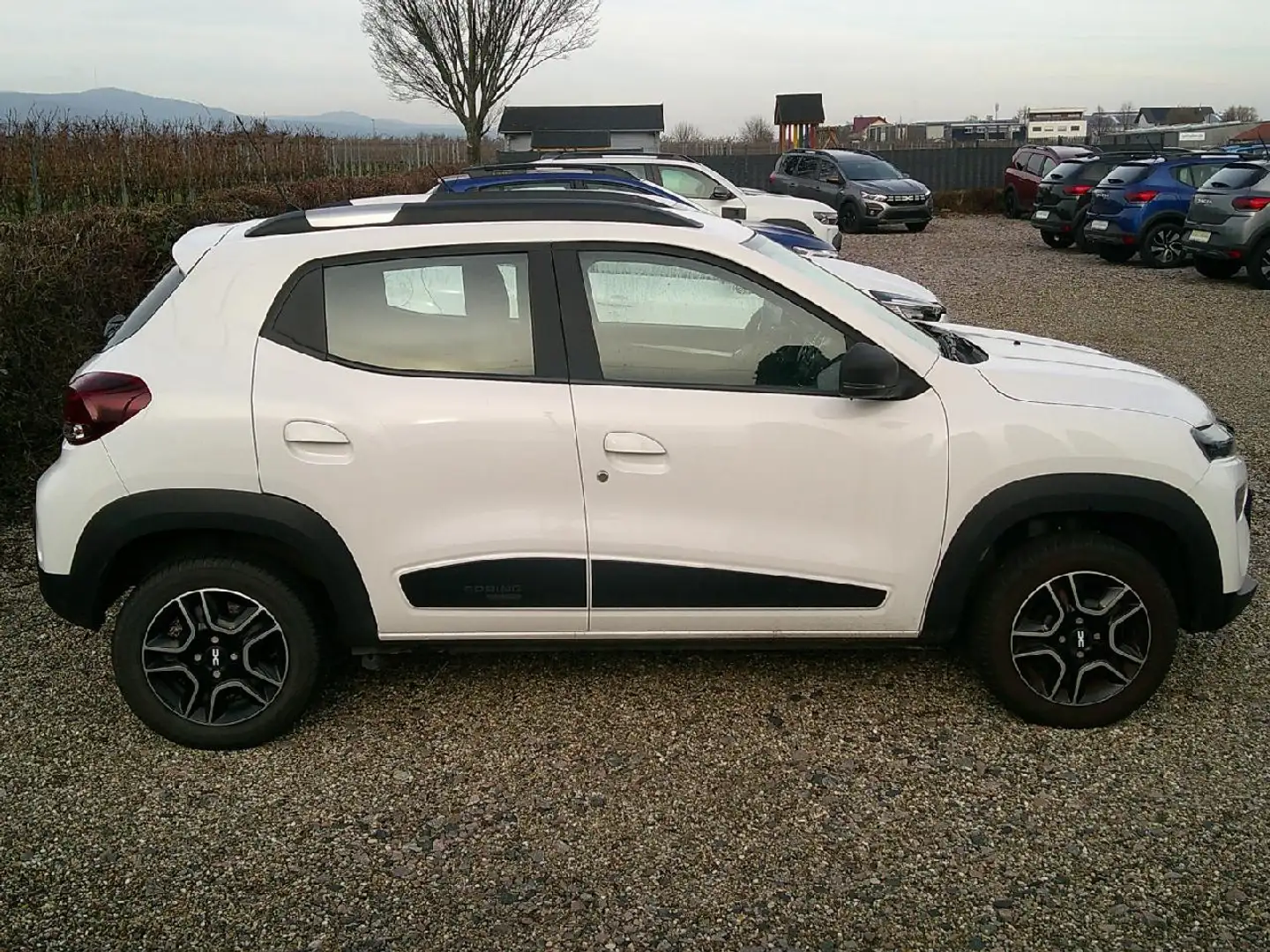 Dacia Spring Essential - 2