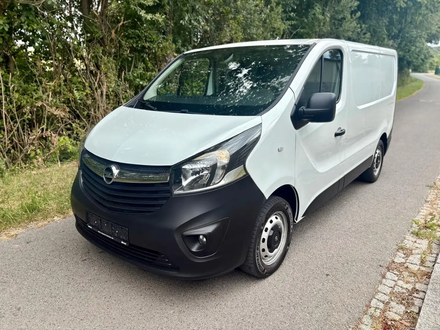 Opel Vivaro B L1H1  Klima AHK Tempomat 1.6CDTI 125PS Weiß - 1
