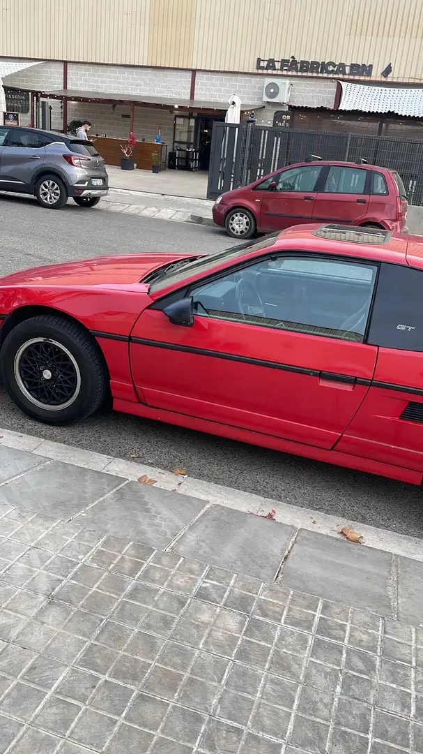 Pontiac Fiero - 2