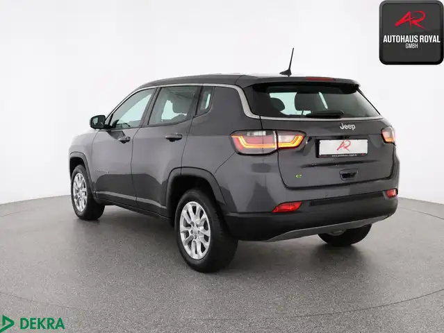 Jeep Compass view 3