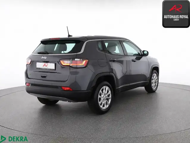 Jeep Compass view 5