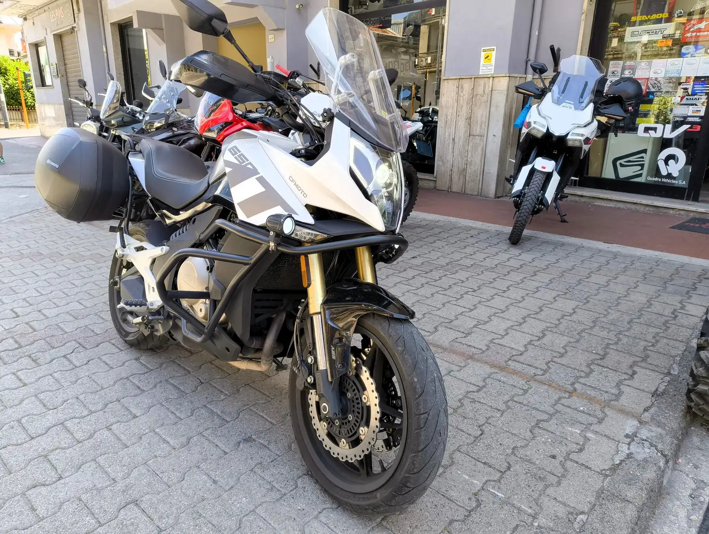 CFMOTO 650 MT . Bianco - 2