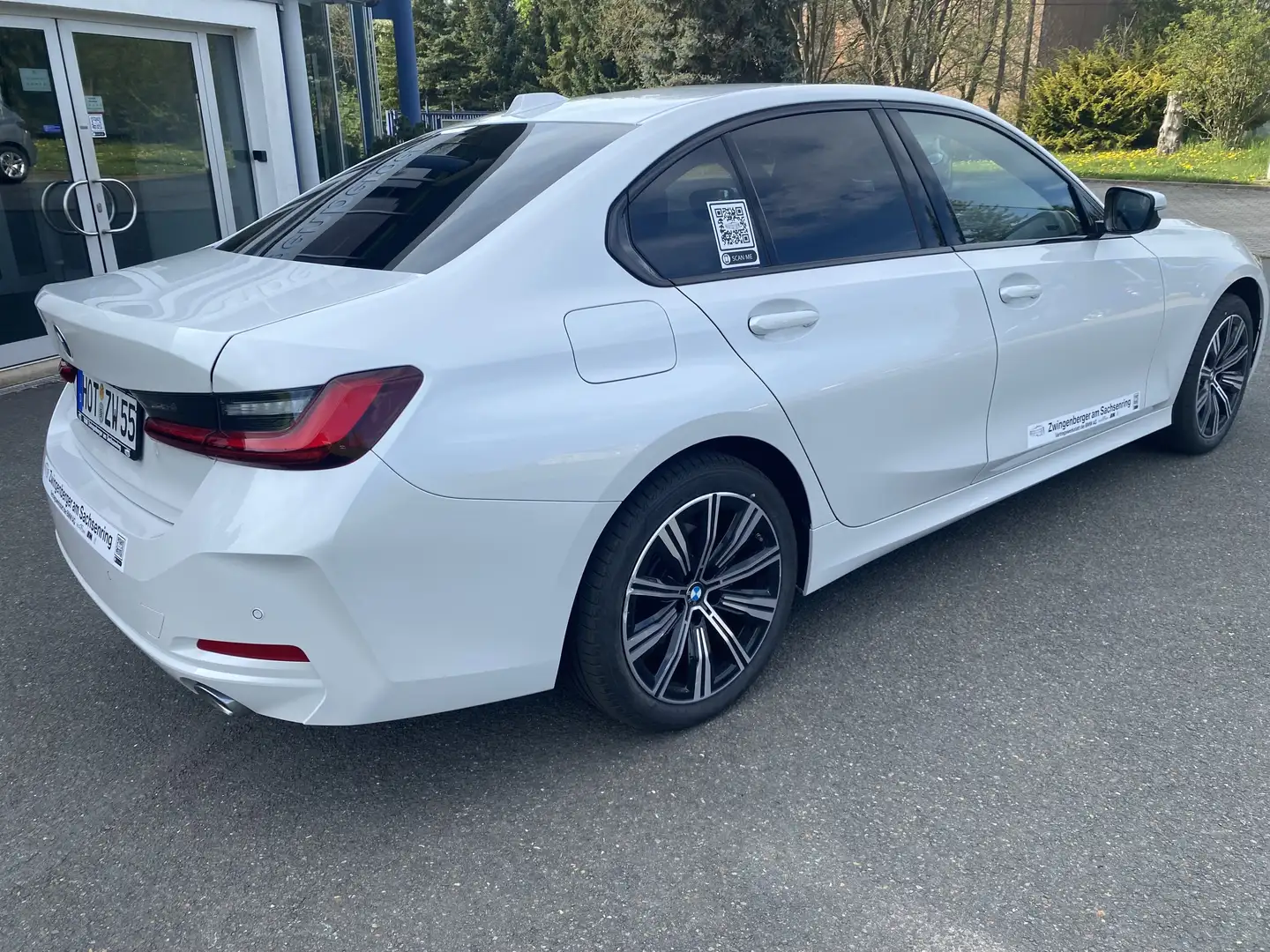 BMW 318 i   HiFi DAB LED GSD Komfortzg. Tempomat Shz Weiß - 2