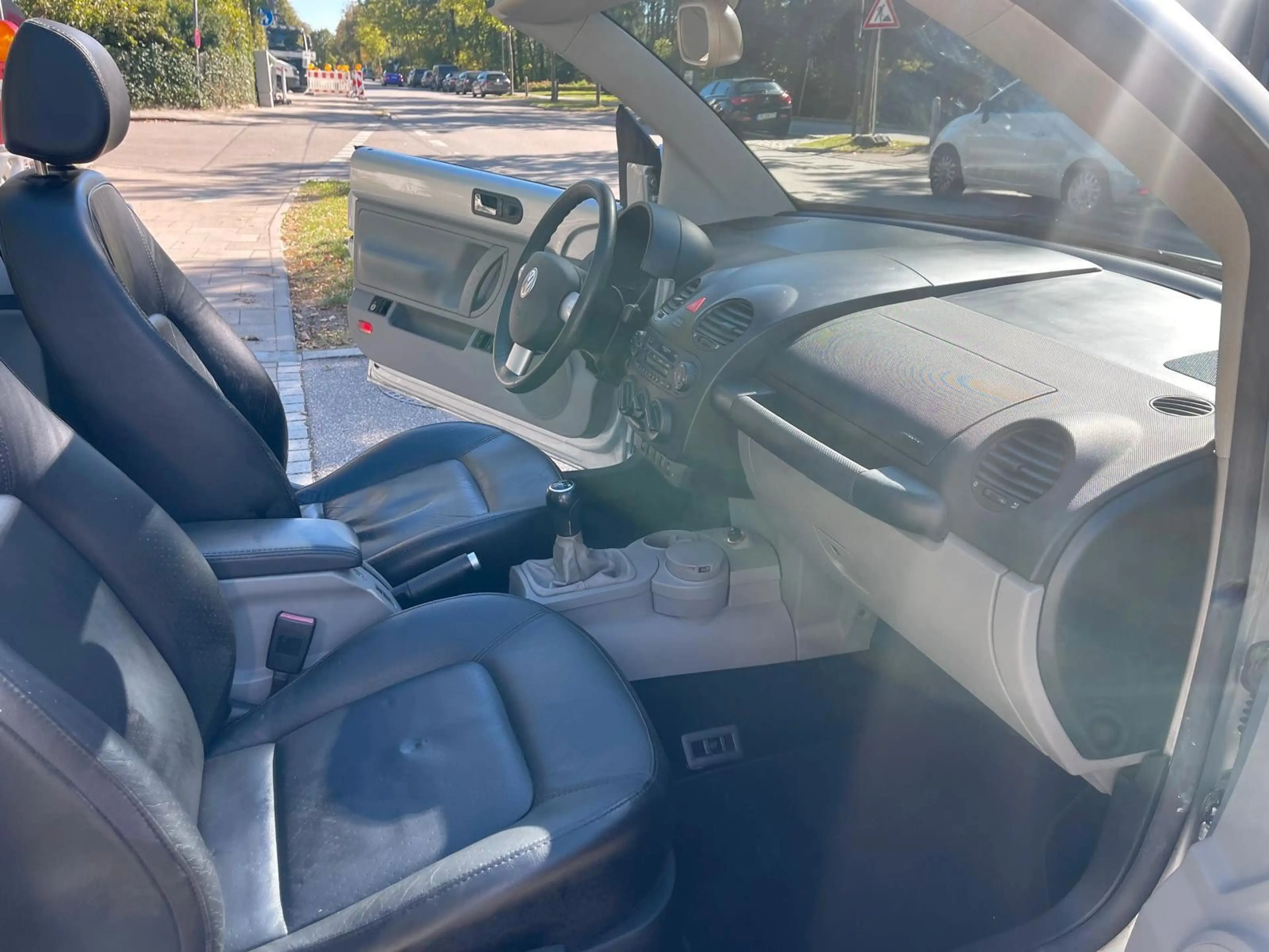 Volkswagen New Beetle 2.0 Highline Cabriolet — photo 14