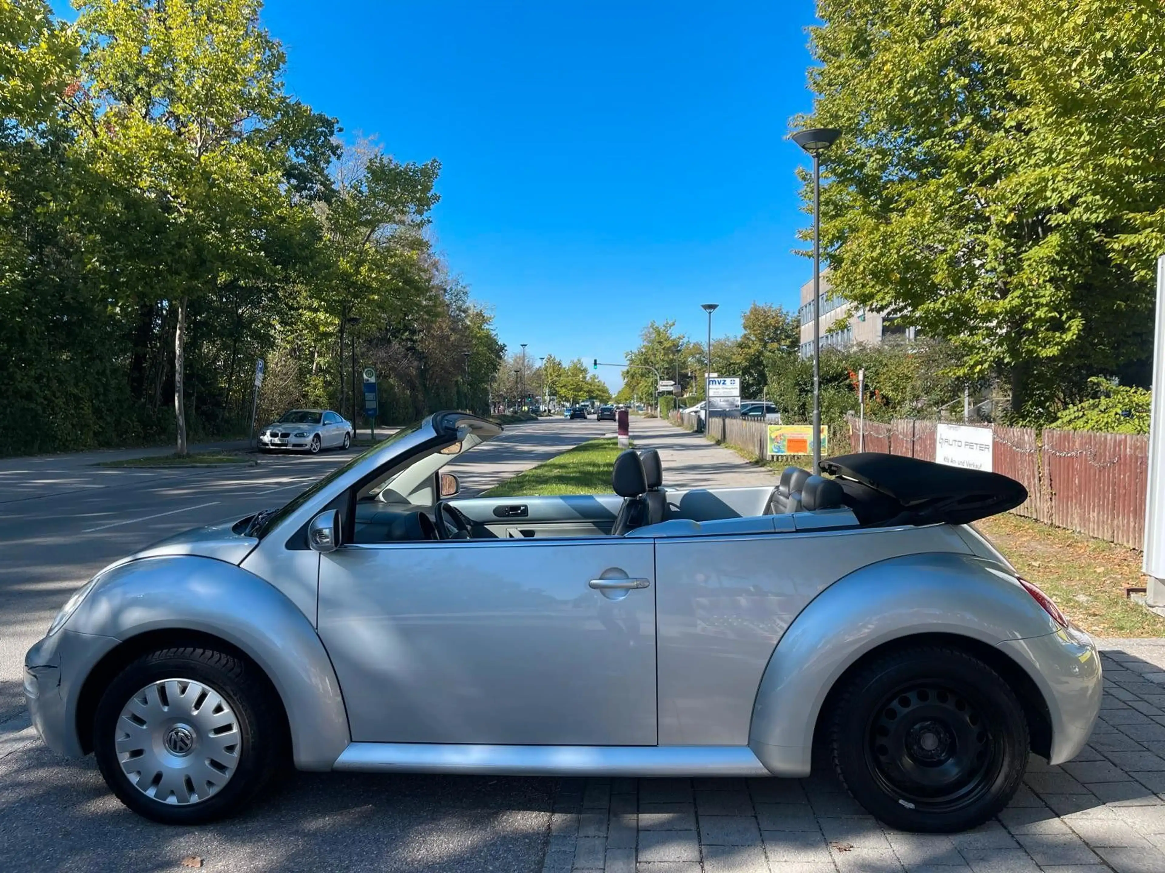 Volkswagen New Beetle 2.0 Highline Cabriolet — photo 2