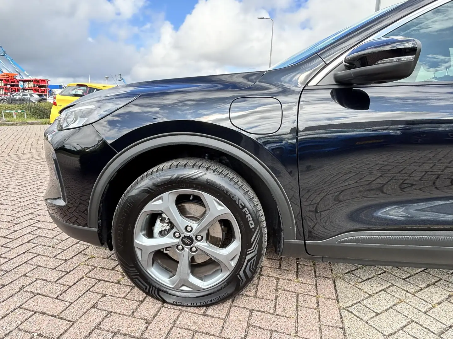 Ford Kuga Titanium 2.5 243pk Plug-in Hybrid Wegklapbare trek Schwarz - 2