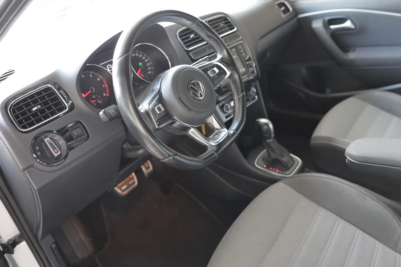 Volkswagen Polo 1.2 TSI Highline R Line DSG CLIMA PDC NAVI CARPLAY Alb - 2