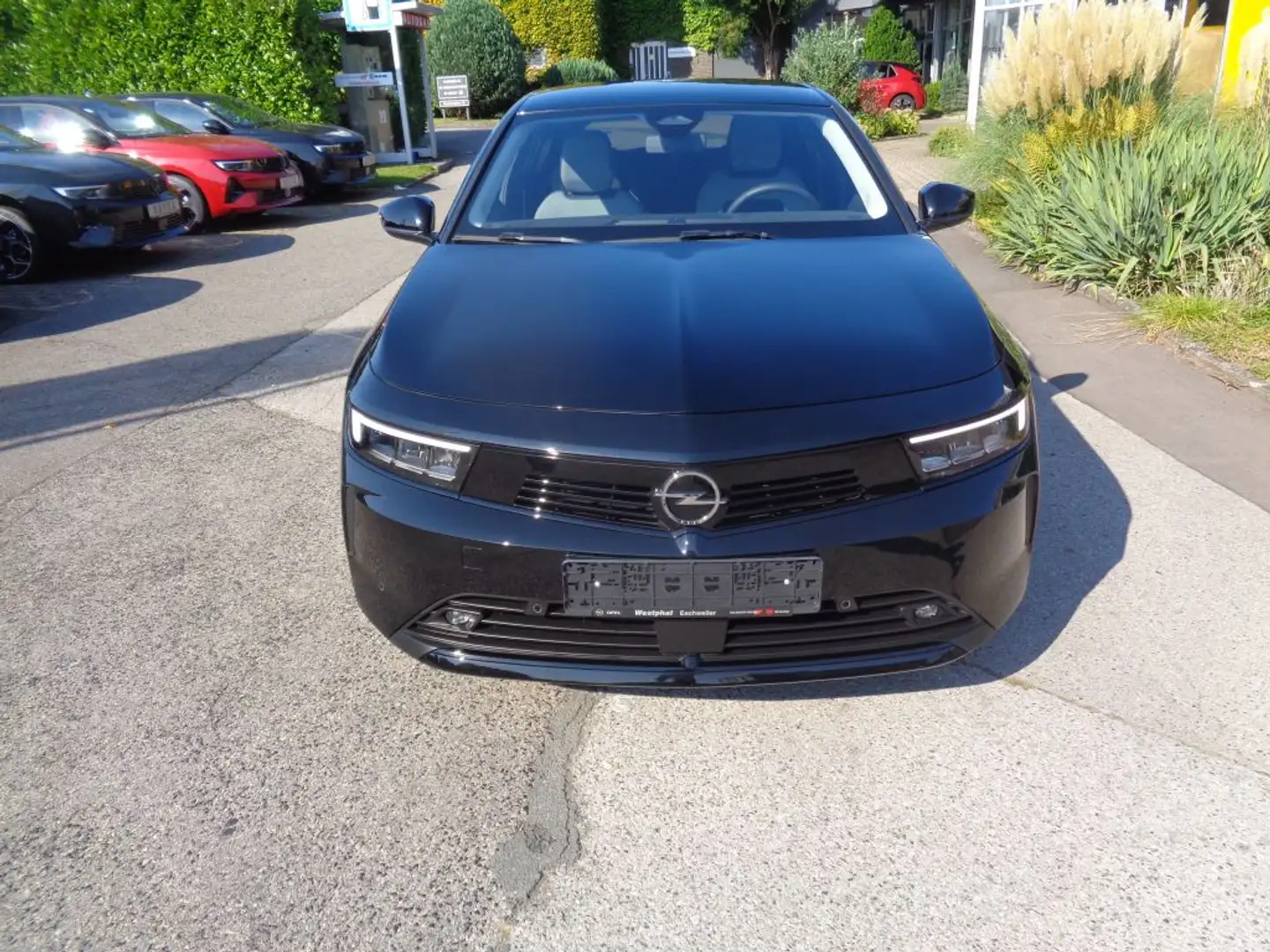 Opel Astra 1.2 Turbo Enjoy Schwarz - 2