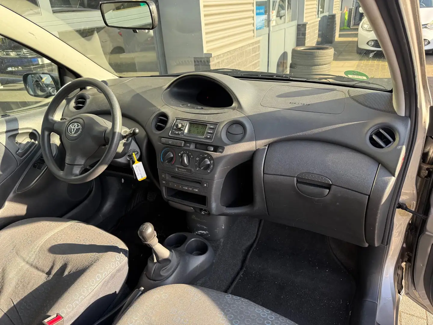 Toyota Yaris 1.0 VVT-i Idols APK 03/26 Grijs - 2