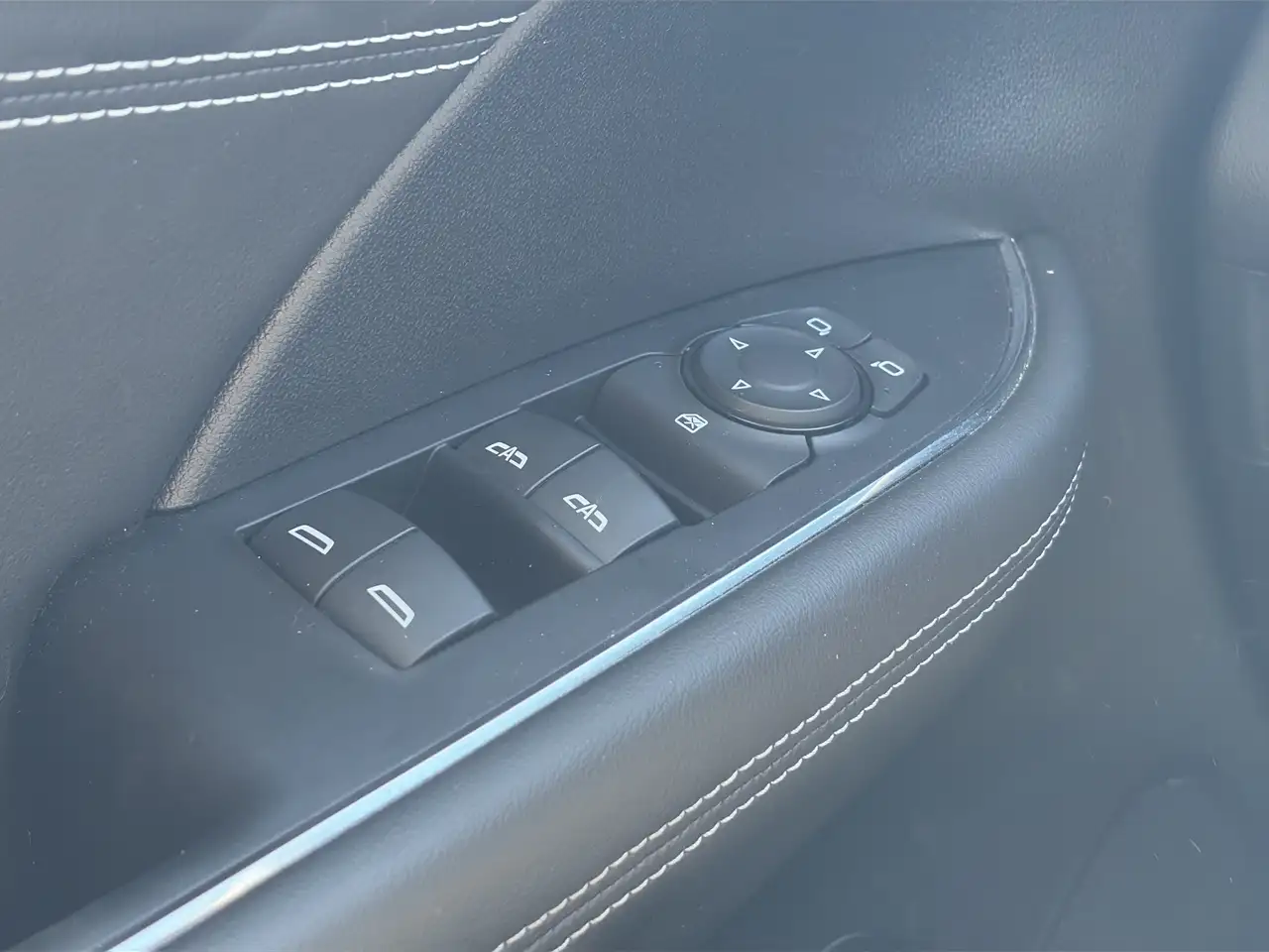 Buick Envision photo Buick Envision