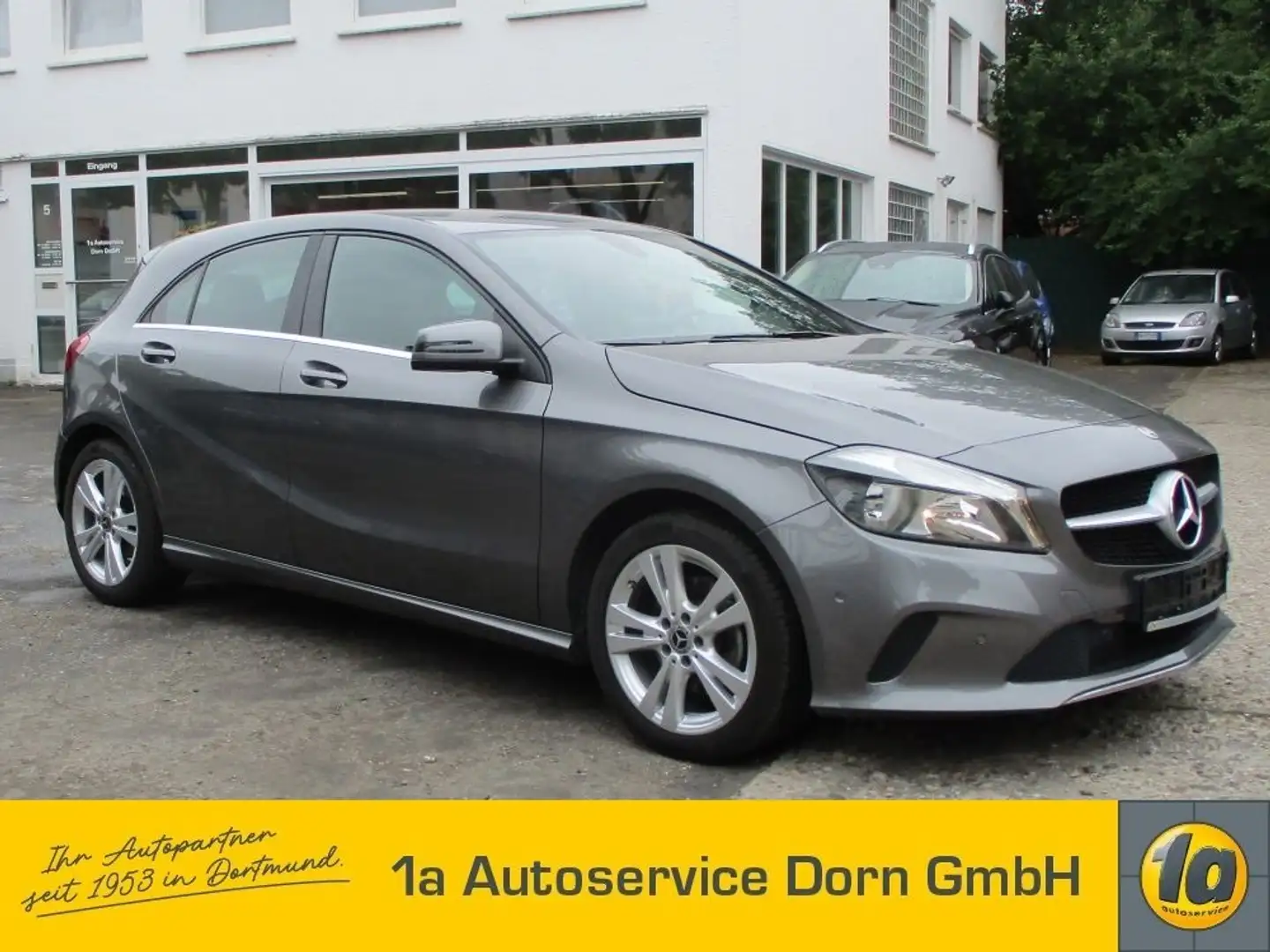 Mercedes-Benz A 180 A 180 Blue Urban Navi*Scheckheft*Winterräder Grau - 1
