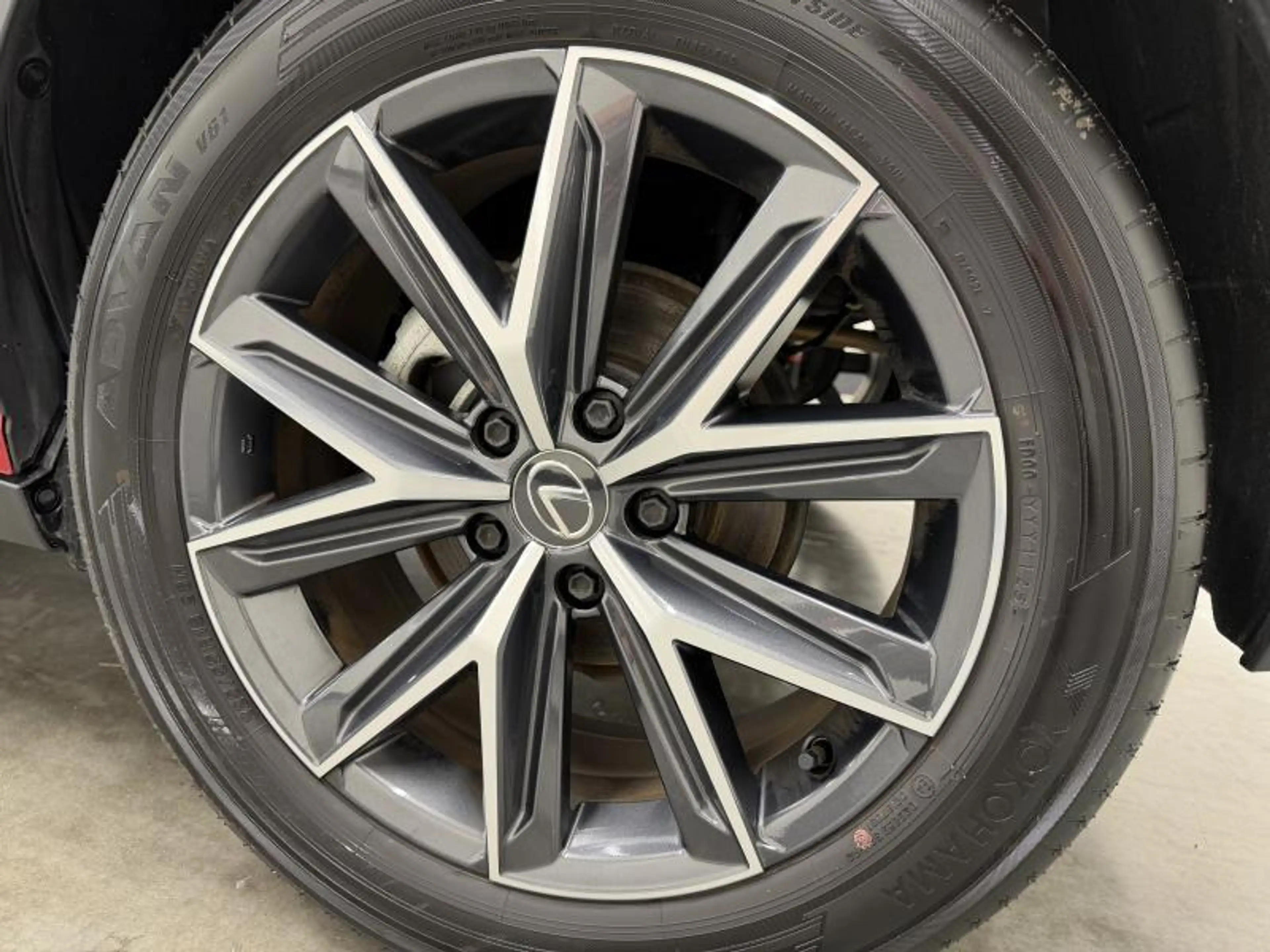 Lexus LBX Emotion — photo 4
